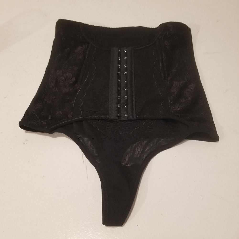 Women's shaper med new no tags